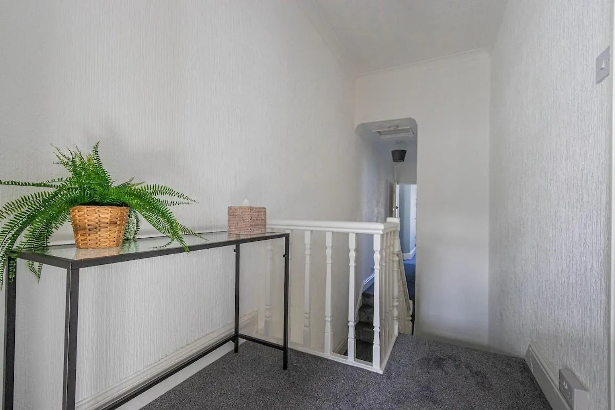 The Luxury Home Free Parking 10 Min Walk To Cardiff Town