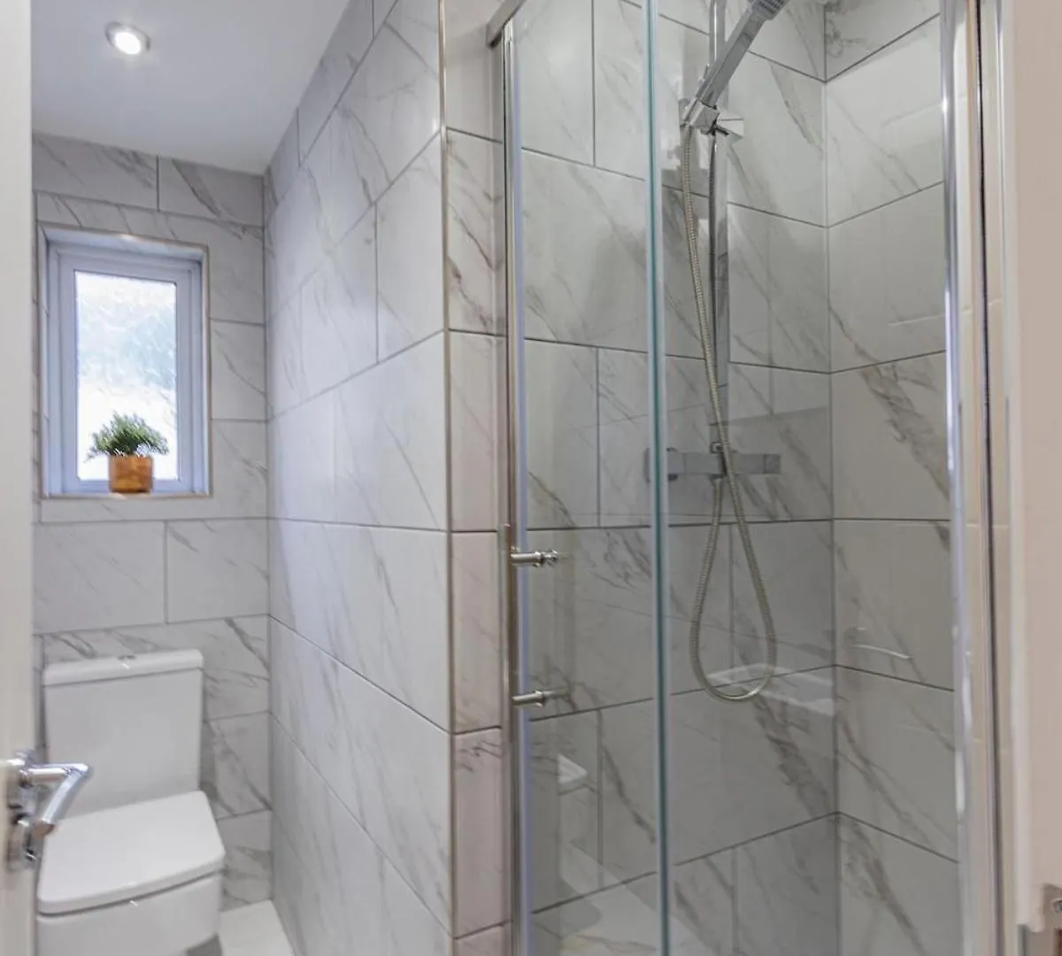 The Luxury Home Free Parking 10 Min Walk To Cardiff Town
